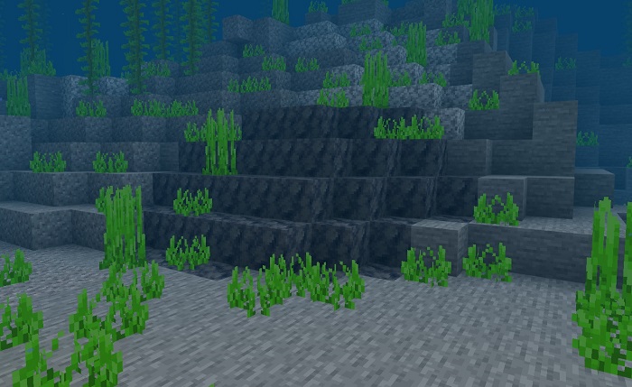 Amethyst geode underwater in Minecraft