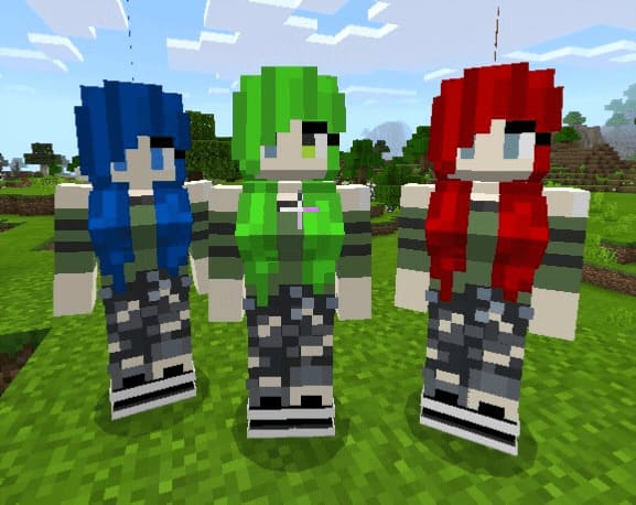 Girls in the form of parrots in Minecraft