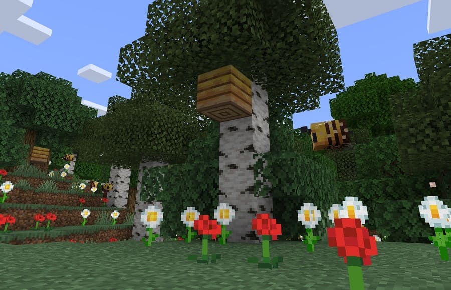 Bee and nest in Minecraft