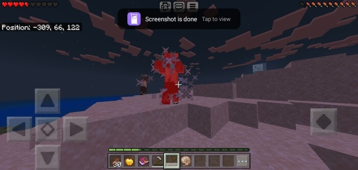 Игрок атакует зомби