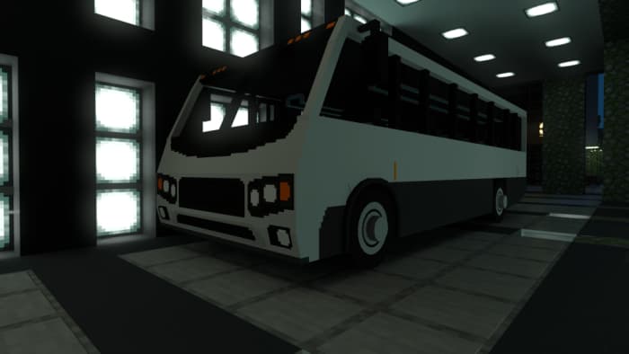 Белый микроавтобус