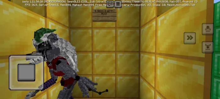 Room made of gold blocks with Roxy