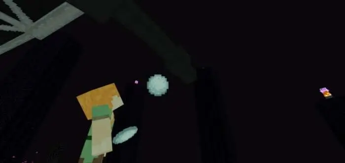 Алекс бросает снежок